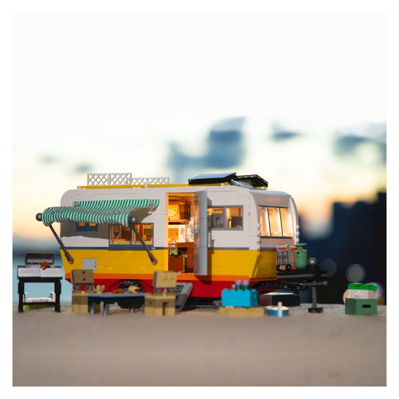 LUMIBRICKS FUNWHOLE F9032 9032 RV BÃI BIỂN bộ đồ chơi xếp lắp ráp ghép mô hình Creator TRAVEL TRAILER Sáng Tạo 1325 khối
