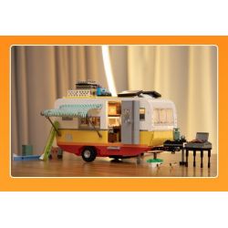 LUMIBRICKS FUNWHOLE F9032 9032 RV BÃI BIỂN bộ đồ chơi xếp lắp ráp ghép mô hình Creator TRAVEL TRAILER Sáng Tạo 1325 khối