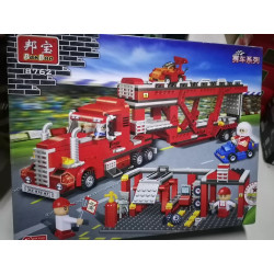 Vỏ hộp BangBao 8762 in hình xe đầu kéo đỏ kéo moóc hai tầng chở xe đua cam, kèm khu pit stop và các tay đua