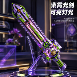 Kiếm ánh sáng ZiXiao 13160 phát sáng tím, gác trên chân đế trong suốt, dải đèn chạy dọc sống lưỡi và tua-bin vàng ở chuôi