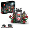 Vỏ hộp KAIYU K96297 bên cạnh mô hình đồng hồ cát hoa hồng Gothic đã lắp xong, kèm ảnh gạch rời và sách hướng dẫn