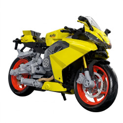 Mô hình CaDA C62053 Aprilia RS660 màu vàng, vành đỏ, lốp đen, nhìn chéo thấy rõ thân xe và đuôi xe