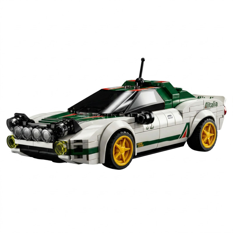 CaDA C55090 Lancia Stratos HF nhìn góc trước ba phần tư, thân trắng dải xanh Alitalia, vành vàng và cụm đèn rally