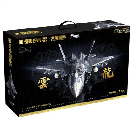 Hộp đen Keeppley 23062 in hình máy bay tiêm kích J-35A màu xám, chữ vàng 雲 龍, logo KEEP PLAY và tem tỉ lệ 1:32 ở góc trái