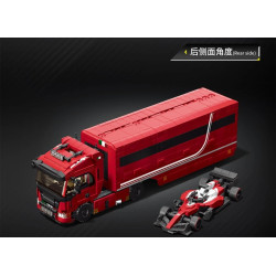 Góc trên chéo của xe đầu kéo 12GO 95020, khoe nóc rơ-moóc đỏ và xe đua F1 đỏ trắng đặt cạnh