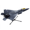 Mô hình Sluban M38-B1613 F-22A-S màu xám đặt trên giá ba chân, nắp buồng lái vàng trong, nhìn chếch từ phía trước bên phải