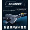 Mô hình F-22A-S Sluban M38-B1613 đặt trên giá đỡ, nhìn từ trên xuống, nổi bật thân xám đậm và cánh tam giác loe rộng