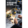 Hai bàn tay đang lắp mô hình động cơ Forange FC8199, các chi tiết nhựa rời bày trên mặt bàn thép