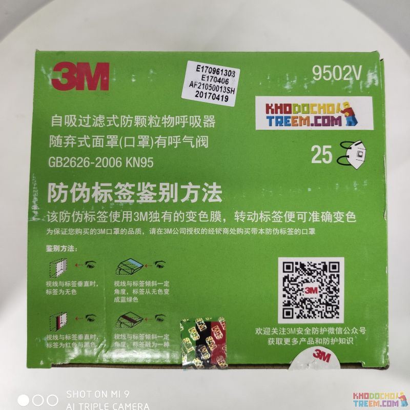 Khẩu trang 3M 9502V KN95 có đệm mũi lọc hơn 95% bụi siêu mịn PM2.5 có van thở, đeo đầu, chun tổng hợp, chính hãng nâng cấp của 9
