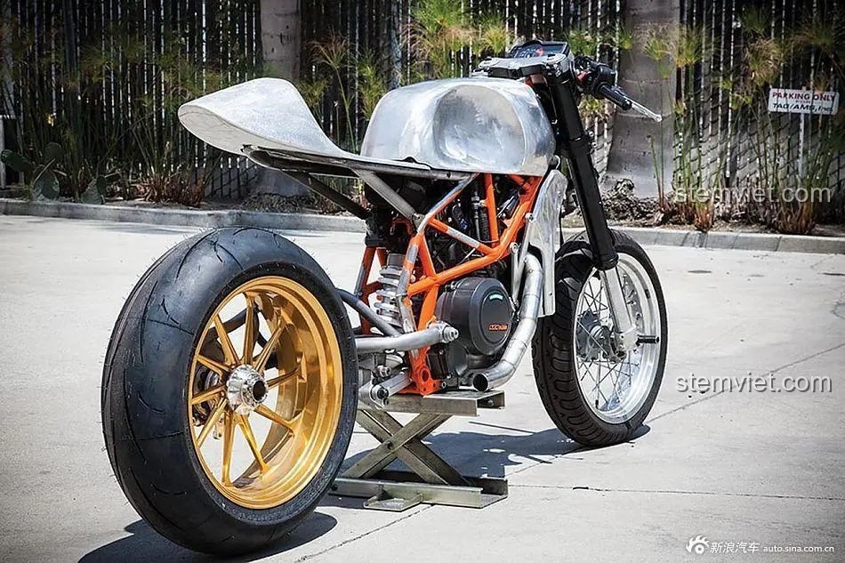 Review Lucky Star 50025: Mô tô Cafe Racer cực ngầu cho bé