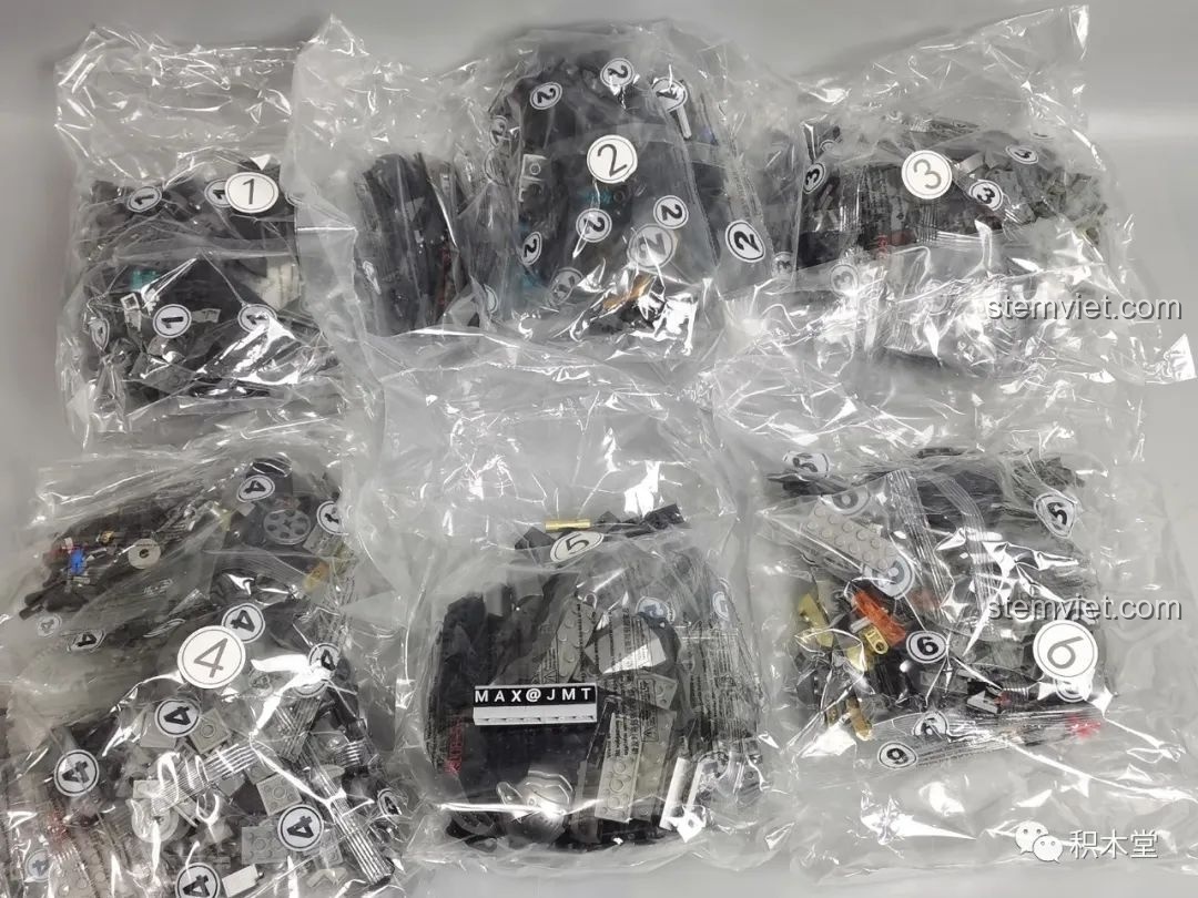 Các túi chi tiết của bộ lắp ráp Robot Batmech Hạng Nặng được đánh số từ 1 đến 6, giúp quá trình lắp dễ dàng hơn.