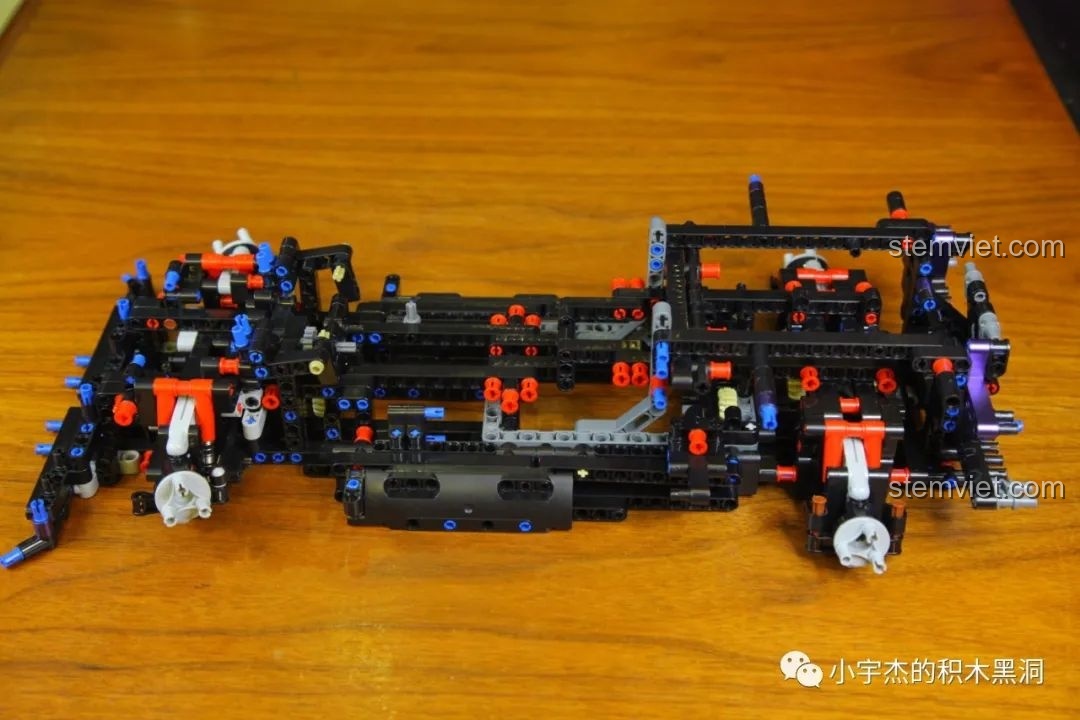 Review K Box 10221 Nissan GT-R 1:10: "Godzilla" lắp ráp đỉnh cao
