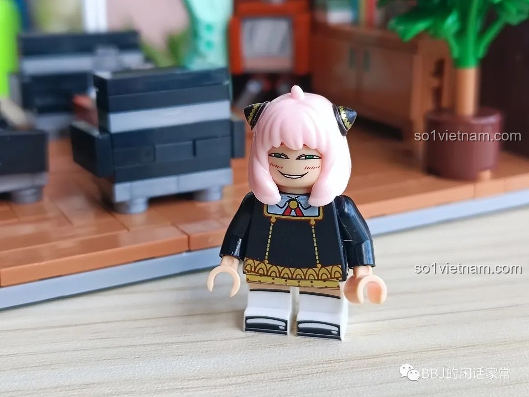 Minifigure Anya Forger với biểu cảm 