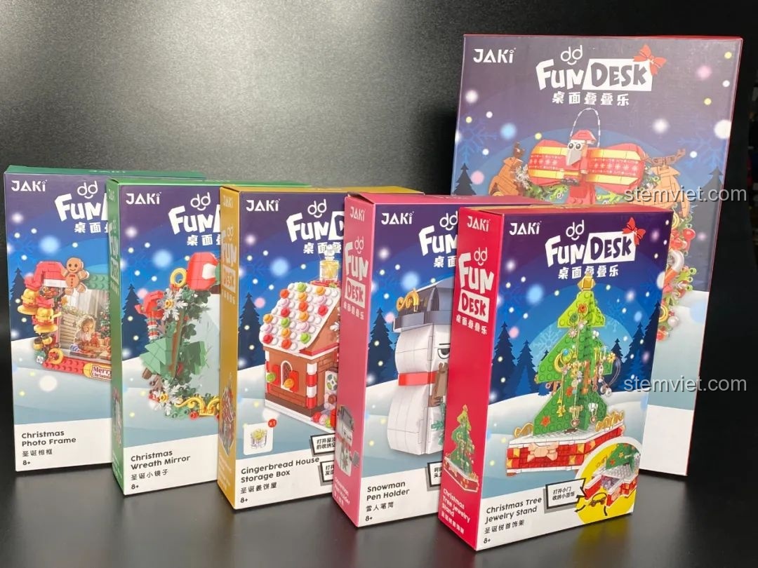 Review JAKI FunDesk Giáng Sinh: Bộ Lắp Ráp Trang Trí Cực Chill 2024