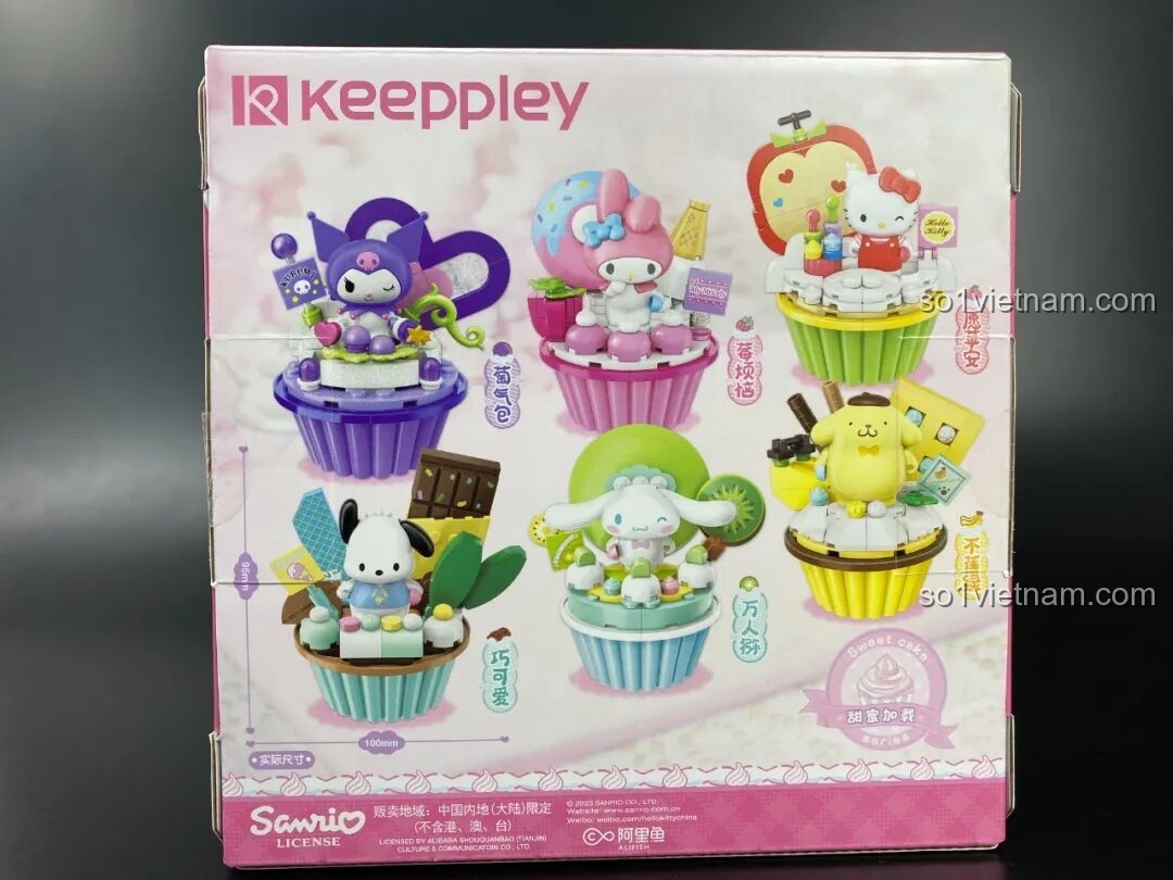 Hộp của bộ lắp ráp Chú chó Pochacco cho trẻ từ 12 tuổi Keeppley K20821 chủ đề cupcake sô-cô-la ngọt ngào.