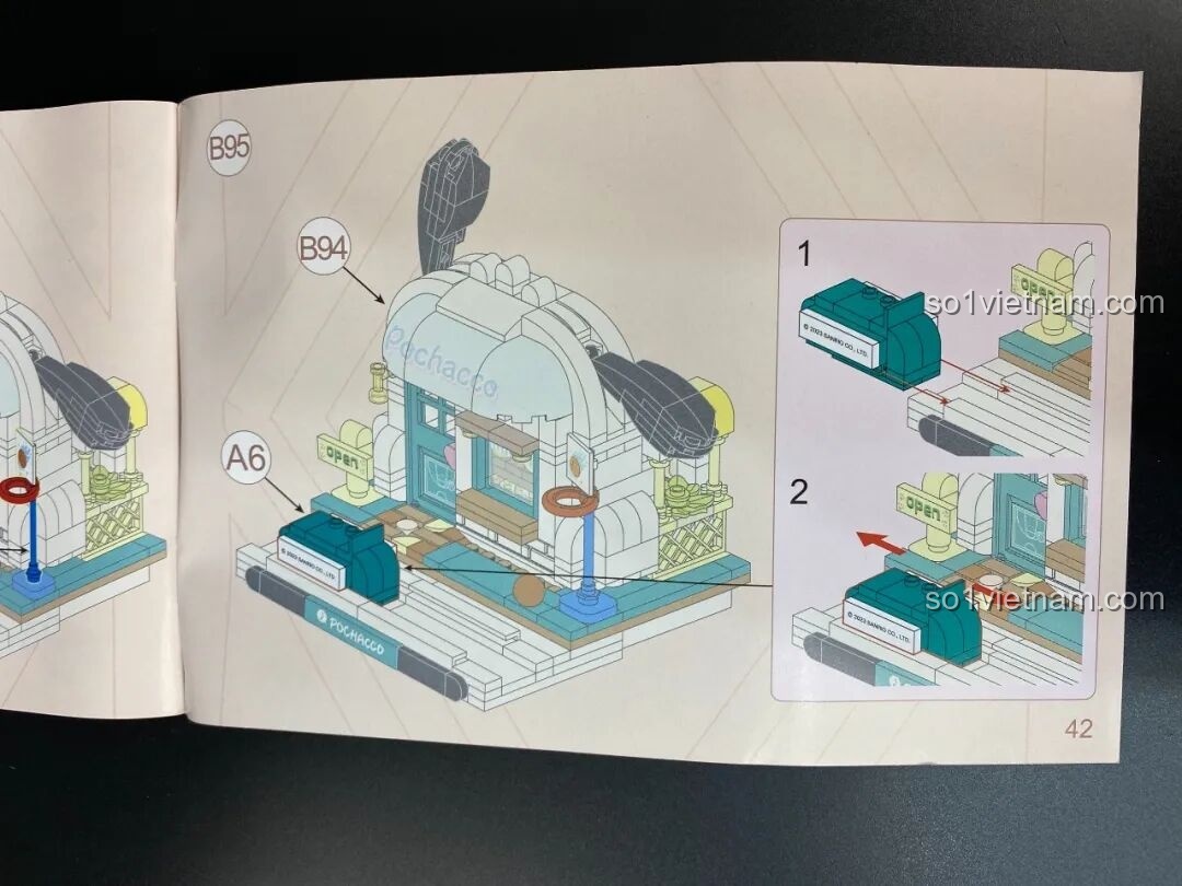 Các bước lắp ráp cuối cùng trong sách hướng dẫn bộ Keeppley 20820, hoàn thiện mô hình cửa hàng.