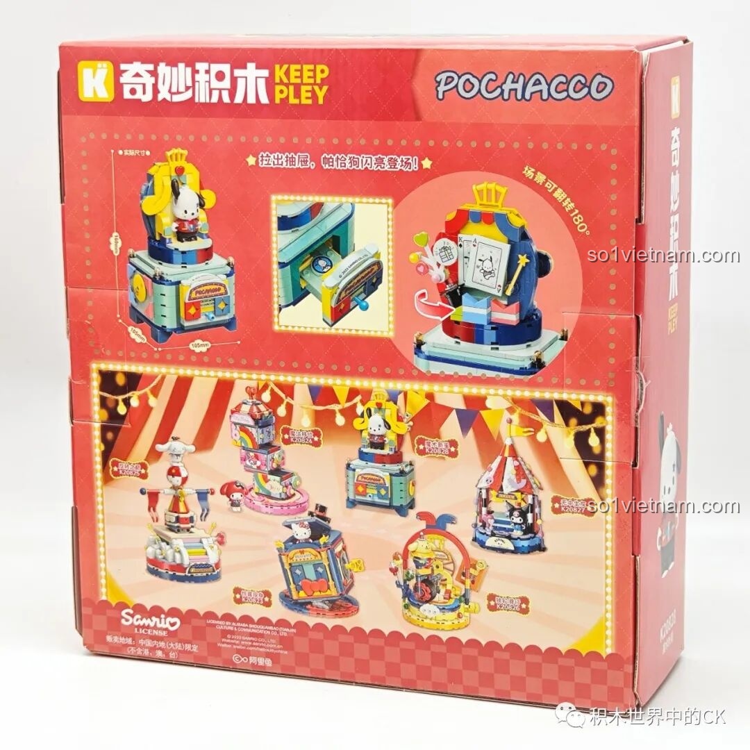 Mặt sau hộp Keeppley K20828 Pochacco mô tả cơ chế xoay để thay đổi phông nền và ngăn kéo bí mật.