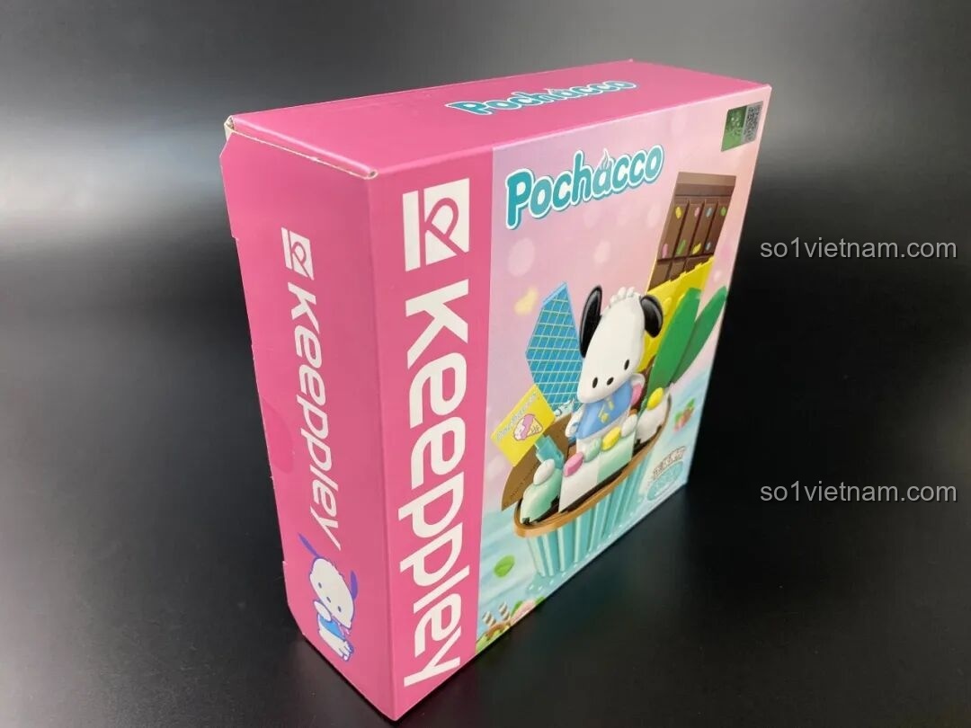 Mặt sau hộp Keeppley K20821 giới thiệu bộ sưu tập cupcake Sanrio với các nhân vật khác như Hello Kitty, Kuromi.