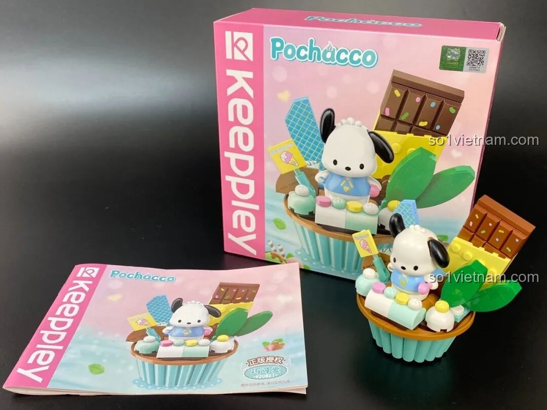 Mặt sau của mô hình cupcake Pochacco, tuy đơn giản nhưng vẫn đảm bảo tính thẩm mỹ cho toàn bộ sản phẩm.