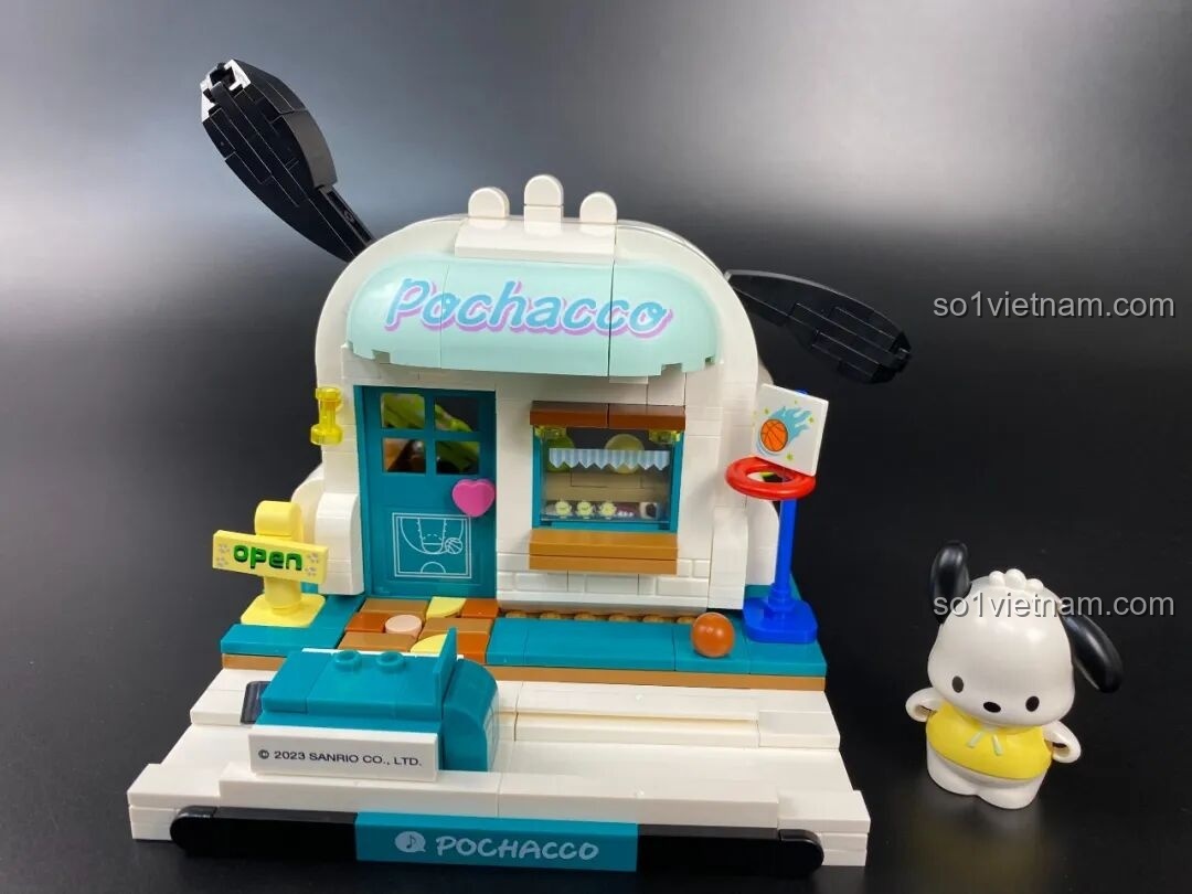 Mô hình nhà thi đấu Pochacco K20820 đã hoàn thiện, sẵn sàng để trưng bày, một thành quả tuyệt vời cho bé gái 12 tuổi.