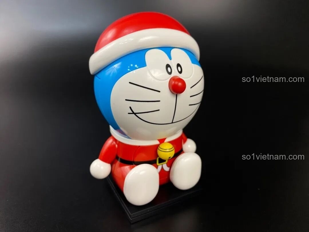 Thành phẩm mô hình Keeppley Doraemon KUPPY Giáng Sinh hoàn chỉnh, đội mũ Noel.