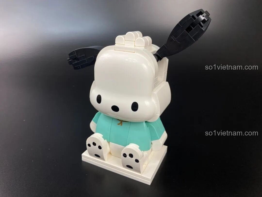 Thành phẩm mô hình Keeppley Pochacco KUPPY hoàn chỉnh, thiết kế khối vuông vức đáng yêu.