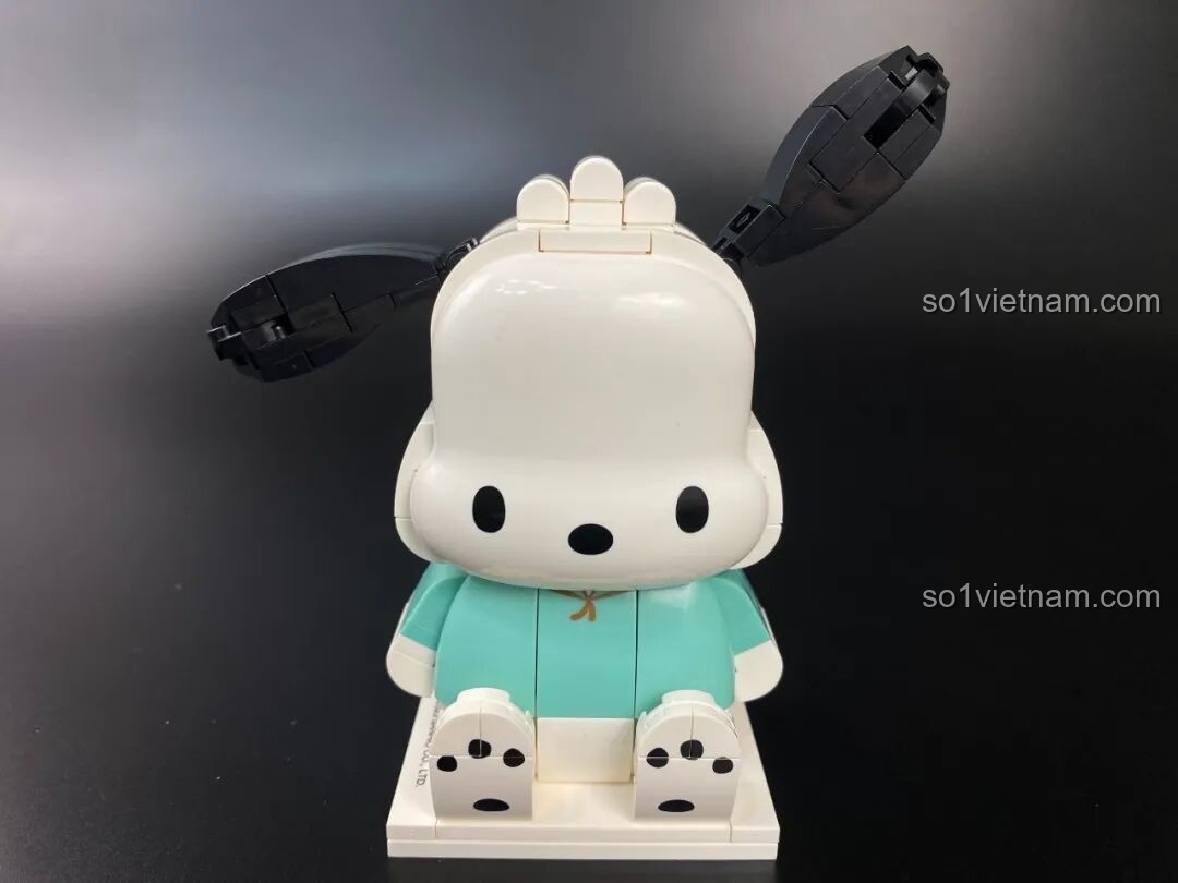 Mô hình Keeppley Pochacco KUPPY nhìn từ phía trước, đôi tai có thể điều chỉnh góc độ.