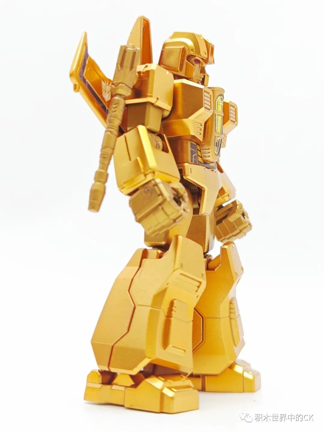 Góc nghiêng Starscream làm nổi các đường gân trên cánh