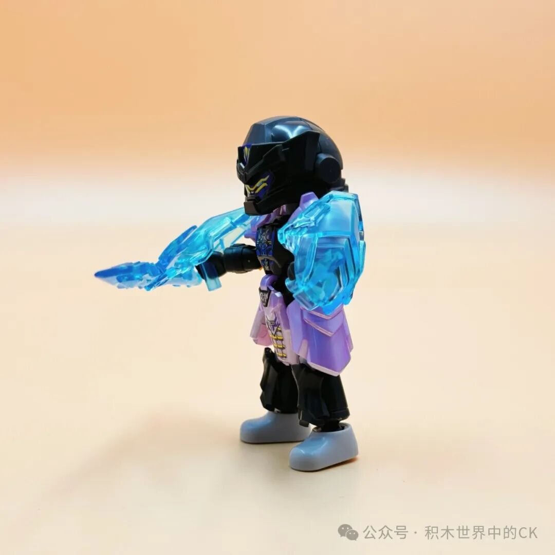 Góc đối diện, giáo trong suốt ngang, vòng xoáy trên khiên